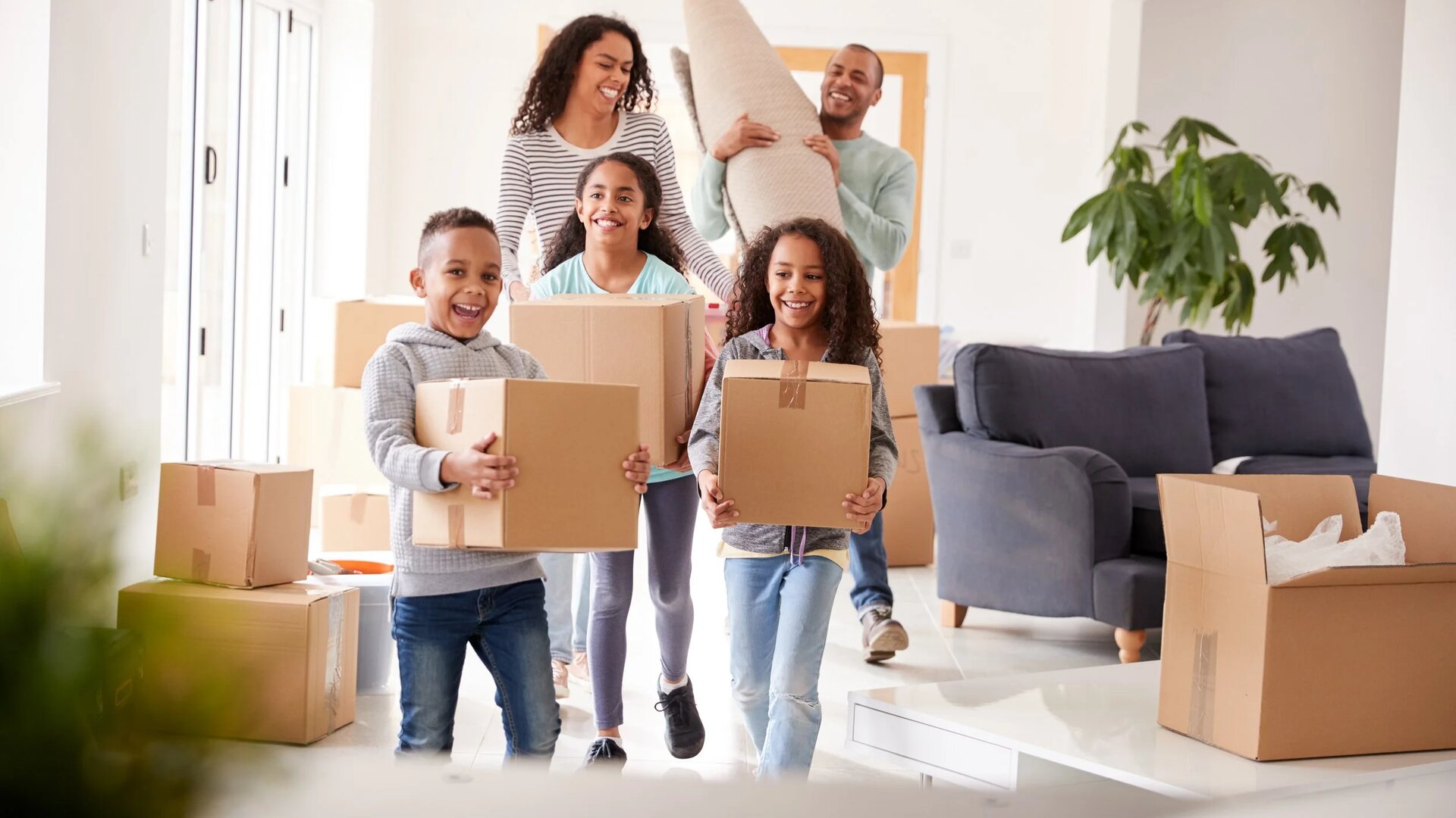 Family moving into new Greeley Colorado home with FHA loan