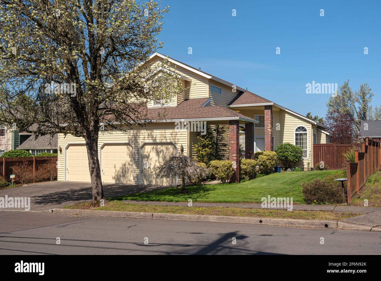 Oregon family in front of their new home in Portland area