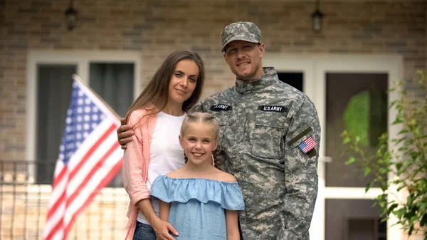 Tennessee military family celebrating VA home purchase