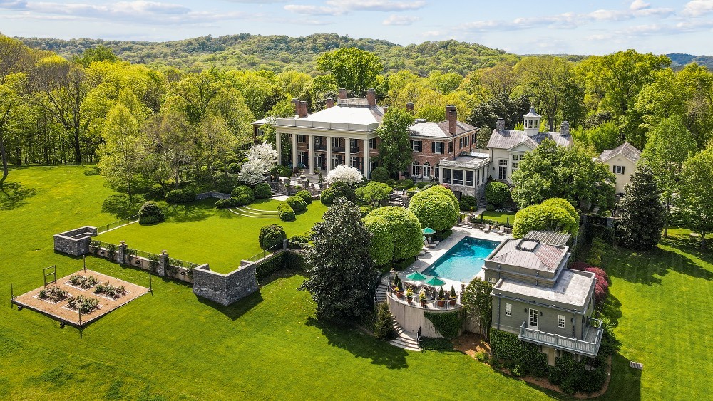 Beautiful Tennessee countryside home